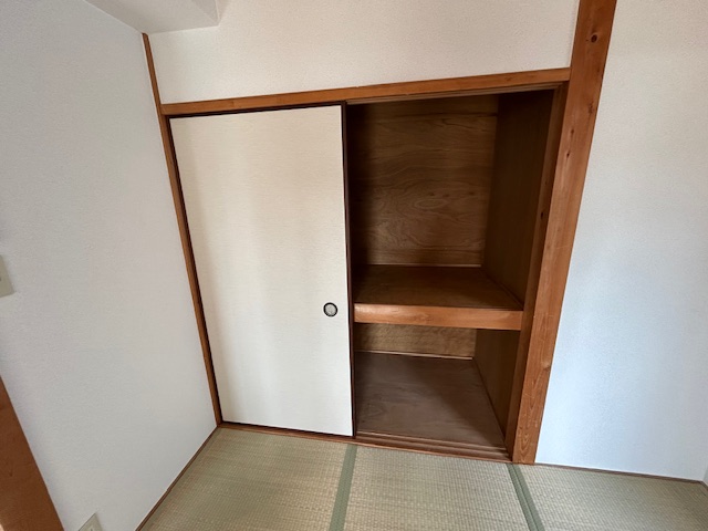 収納　和室4.5帖に押入