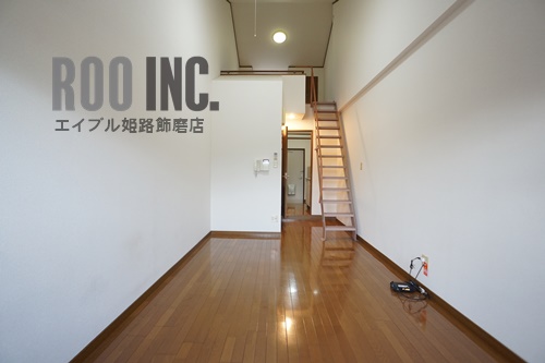 居室・リビング　写真は反転のお部屋です