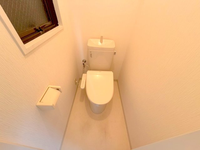 トイレ　清潔感のあるトイレは、誰もがリラックスできる空間です。