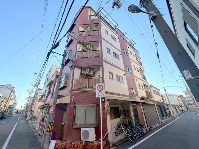 建物外観　閑静な住宅地にある、落ちついた色合いのキレイな建物です。