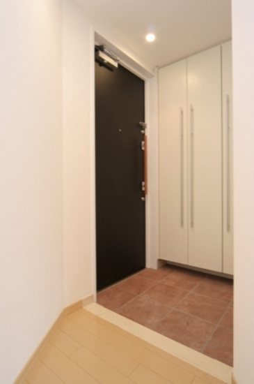 玄関　※別部屋参考写真となります