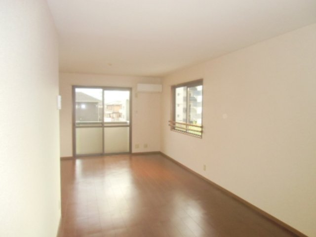 居室・リビング　こちらのリビングで趣味の時間をお楽しみください