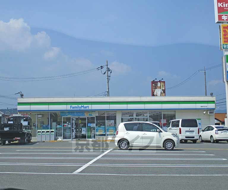 コンビニ　ファミリーマート　亀岡千代川店（コンビニ）まで640m