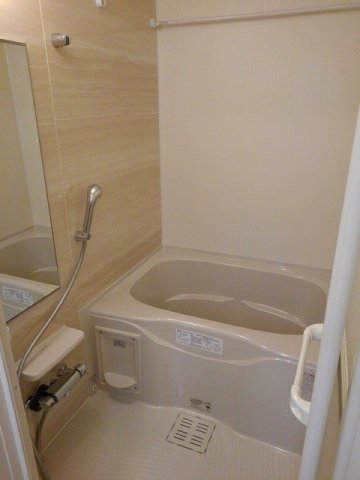 洗面設備　ゆったりとスペースのある洗面所