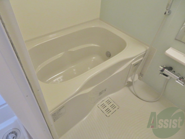 バス・シャワールーム　こちらのお風呂で、一日の疲れを癒してください。