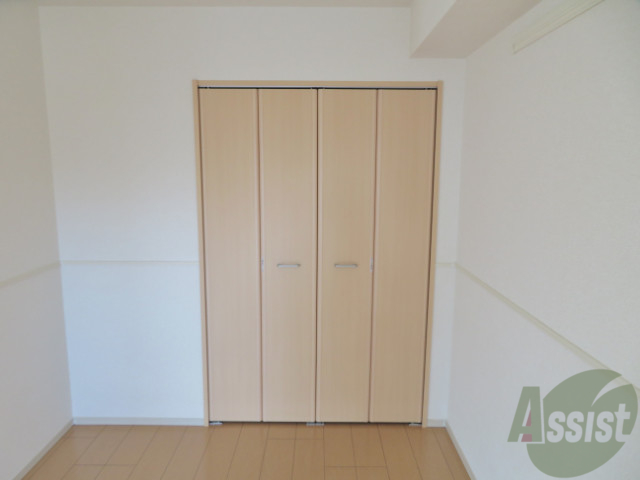 収納　クローゼットが付いているので、お洋服はこちらに。