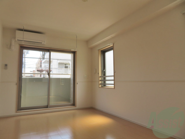 居室・リビング　１２．５　帖の洋室です。広々として開放感があります