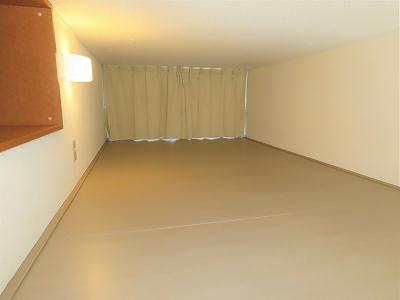 収納　ロフトにはカーテンや電気、コンセントもあります