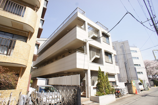 建物外観　通勤・通学・買物、全て便利な好立地の物件です！！