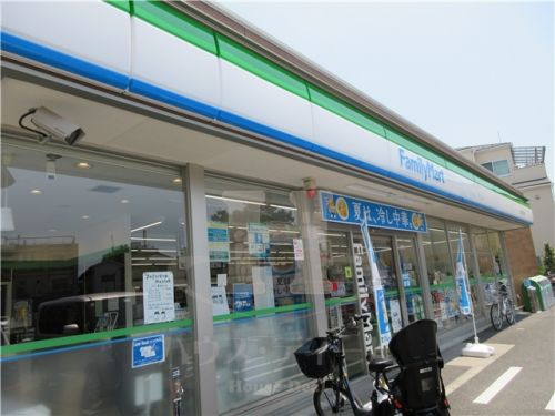 コンビニ　ファミリーマート 新田三丁目店（コンビニ）まで367m