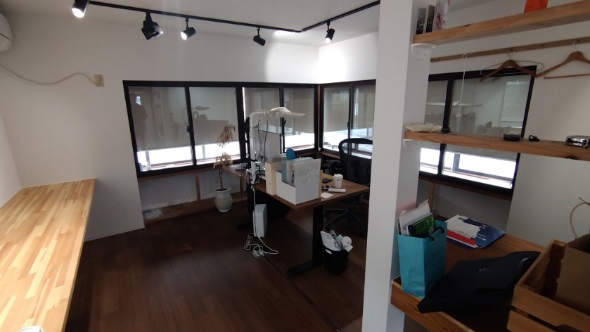 居室・リビング　2階10帖フロア・断熱2重サッシです。