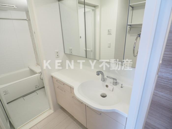 洗面設備　スペースが確保できる洗面所です