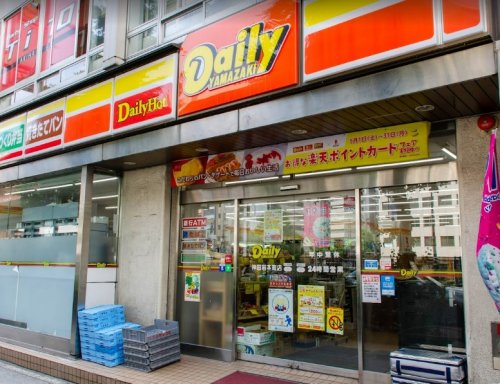 コンビニ　デイリーヤマザキ 神田岩本町店（コンビニ）まで437m