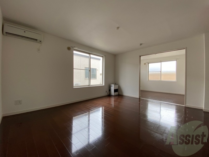 居室・リビング　広くてキレイなお部屋が広がっていて、充実した生活が送れそう。