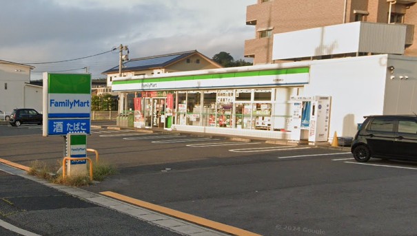 コンビニ　ファミリーマート 松江黒田町店（コンビニ）まで471m