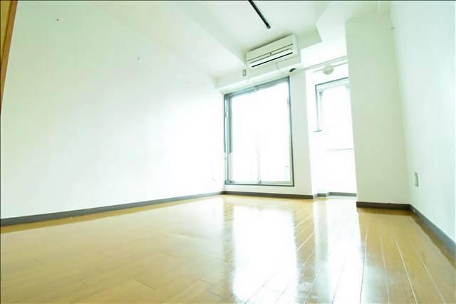 居室・リビング　７．５帖の広々とした洋室です♪