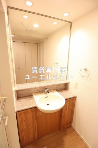 洗面設備　清潔感ある独立洗面台で毎日気持ちよく♪