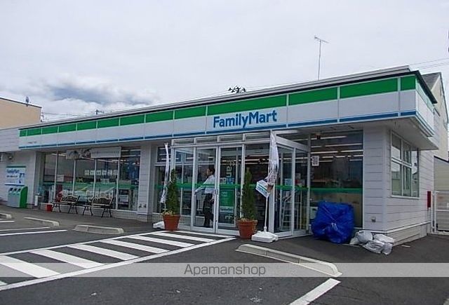 コンビニ　ファミリーマート根城五丁目店（コンビニ）まで130m