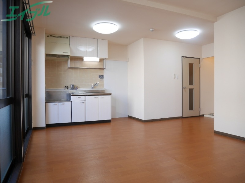 居室・リビング　同物件別室写真