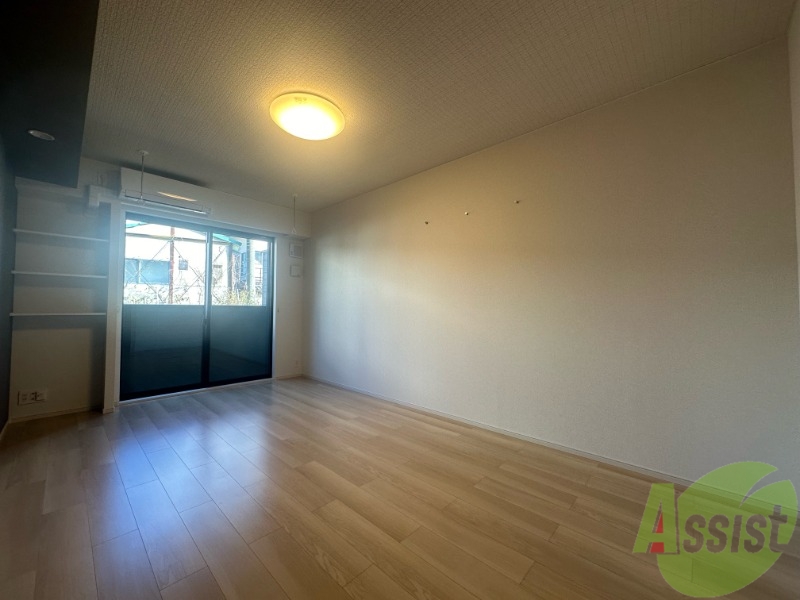 居室・リビング　陽当たりが良く、広々として過ごしやすそうです。