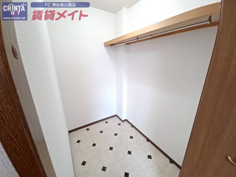 収納　同型参考写真