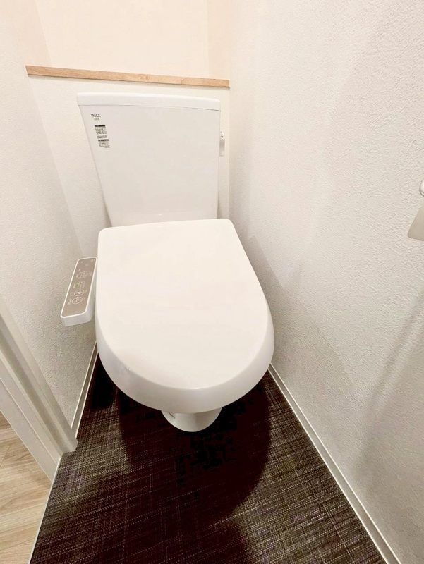 トイレ　個室のトイレもあります