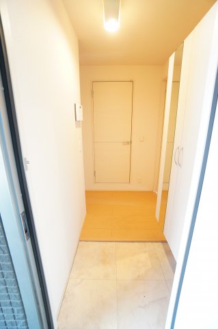 玄関　※同物件・同タイプの写真です。