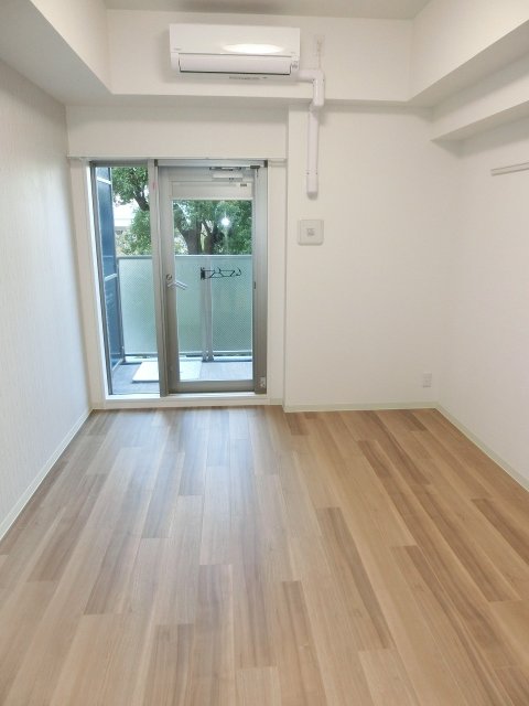 居室・リビング　同物件別号室の写真です。