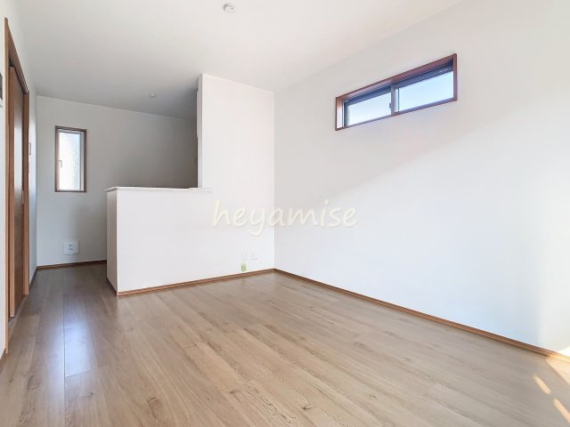 居室・リビング　写真は別号室です