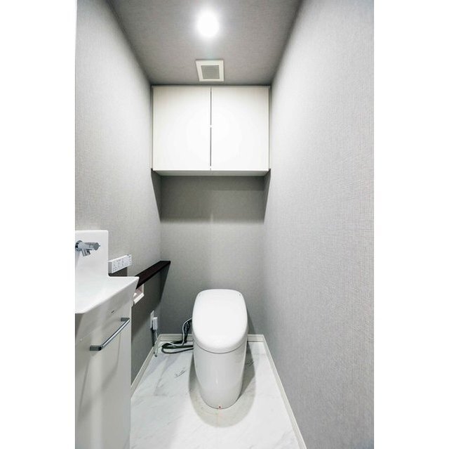 トイレ　※参考写真（同建物の別のお部屋のお写真となります）