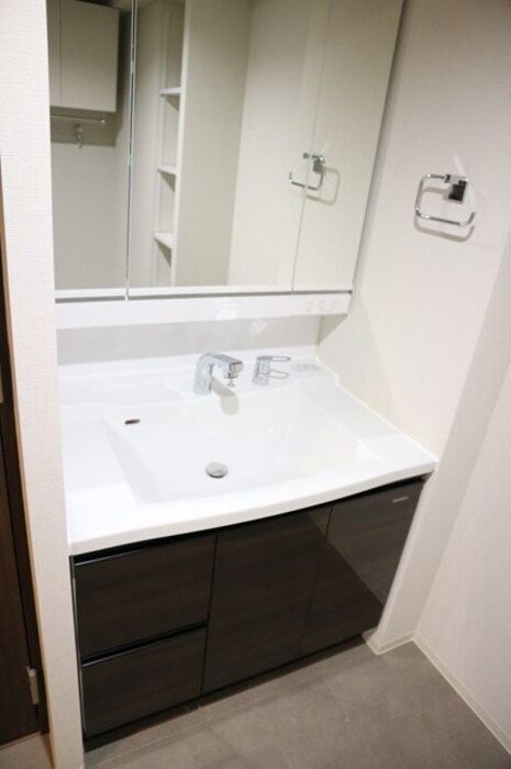 洗面設備　シャワー付洗面台