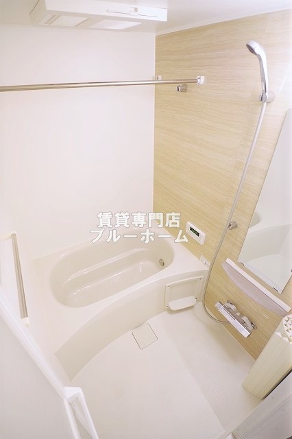 バス・シャワールーム　浴室乾燥機付きで雨の日の洗濯に困らない！