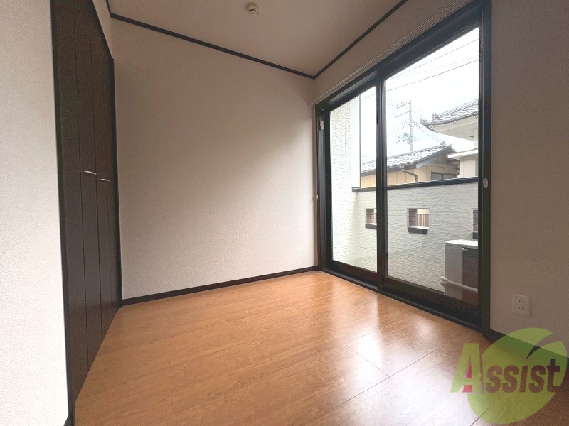 その他部屋・スペース　３帖の寝室です。ベッドを置いても狭く感じないです。