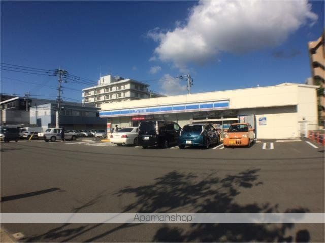 コンビニ　ローソン　吉塚三丁目店（コンビニ）まで722m