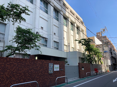 中学校　南中学校（中学校）まで881m