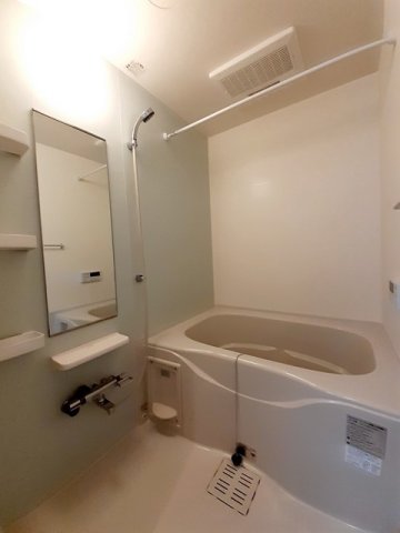 バス・シャワールーム　落ち着いた空間のお風呂です