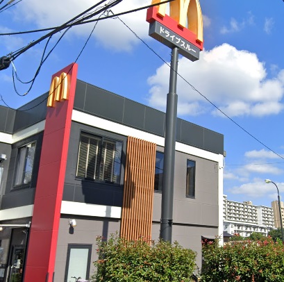 飲食店　マクドナルド笹目通り高松店（飲食店）まで525m