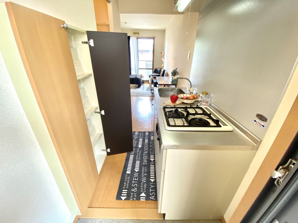 玄関　一人暮らしには十分な靴箱◎