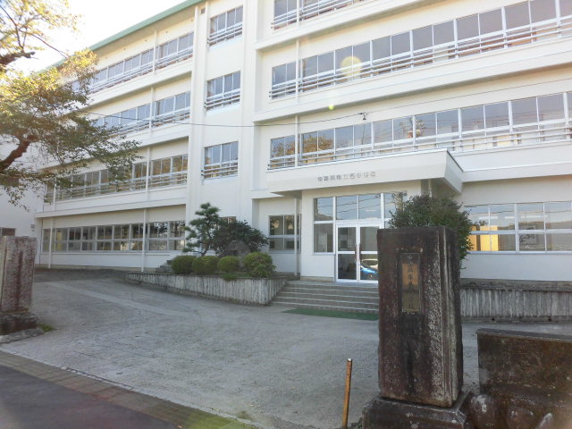 小学校　中津川市立西小学校（小学校）まで215m