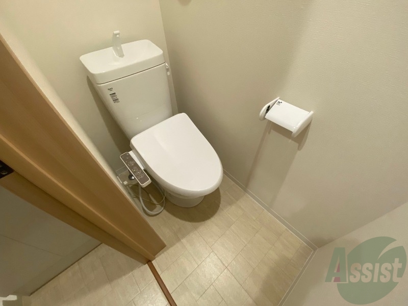 トイレ　トイレは温水洗浄便座付です。快適に過ごせそうです。