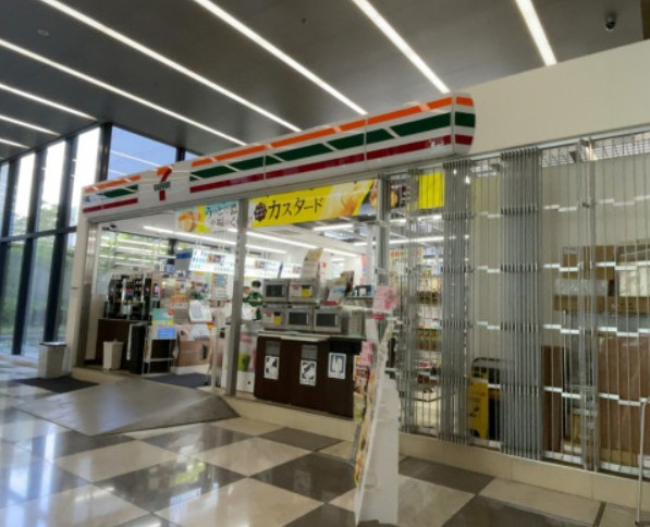 コンビニ　セブンイレブン 7FS芝浦スクエアビル店（コンビニ）まで669m