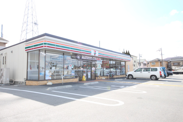 コンビニ　セブンイレブン橿原中曽司町店（コンビニ）まで717m