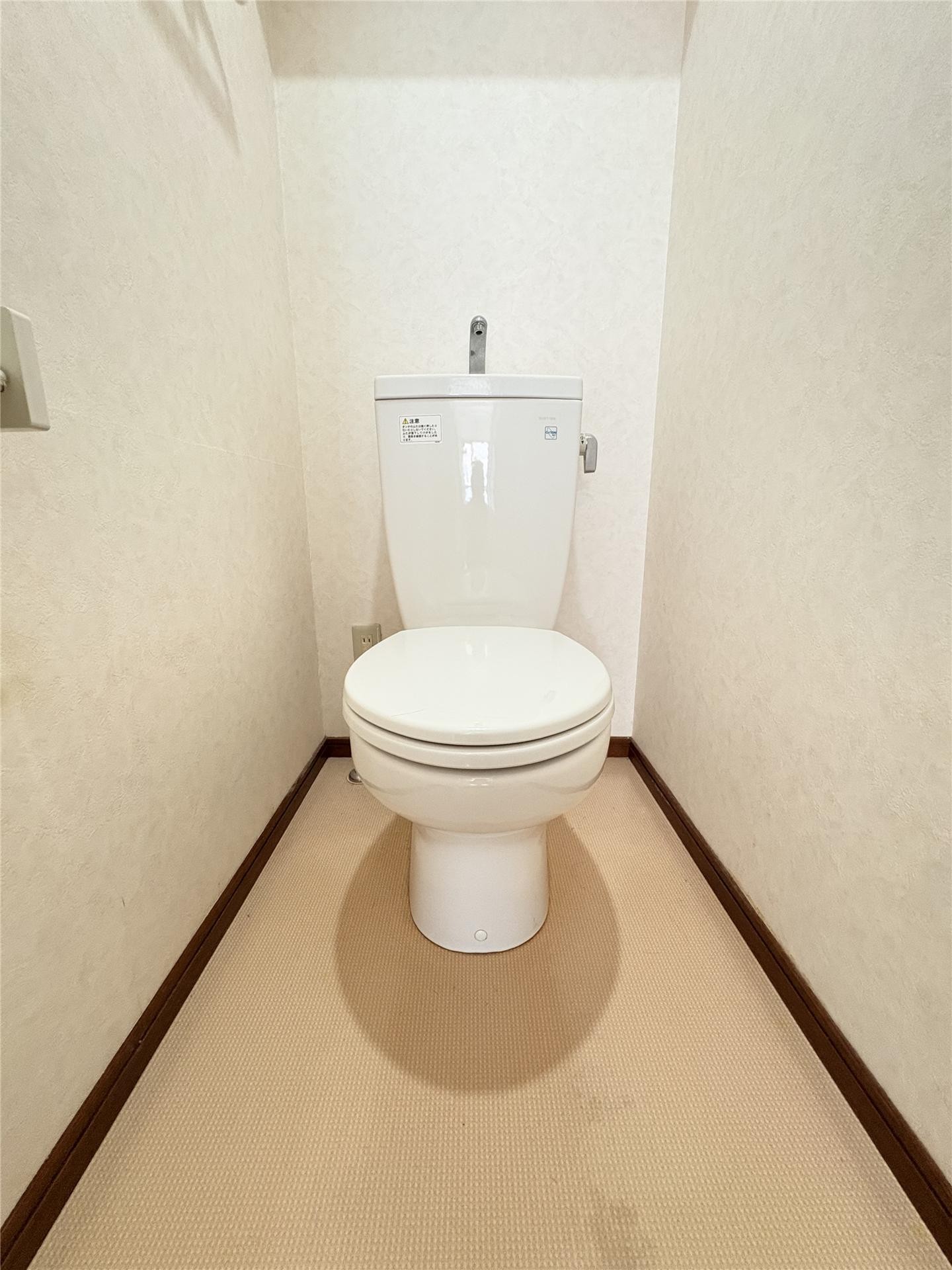 トイレ　同タイプ別部屋の写真となります。