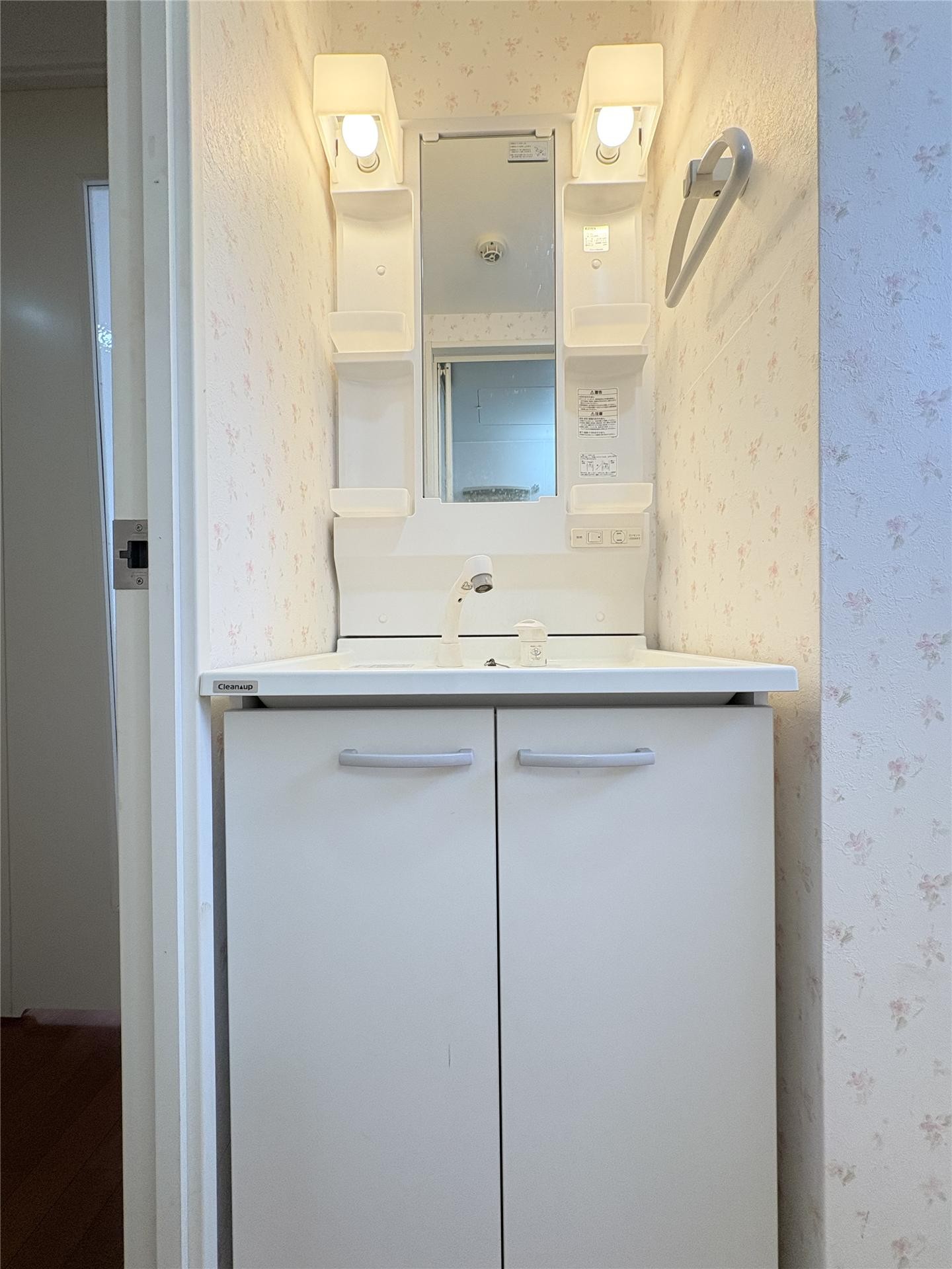 洗面設備　同タイプ別部屋の写真となります。