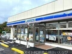 コンビニ　ローソン浦添経塚駅前店（コンビニ）まで238m