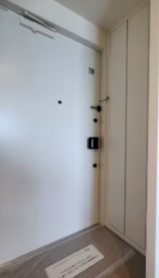 玄関　※別部屋参考写真