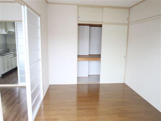 収納　洋室に収納もあります♪