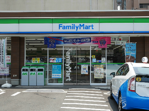 コンビニ　【ファミリーマート小倉片野四丁目店】（コンビニ）まで169m