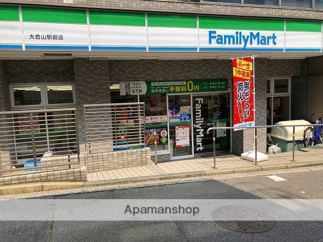 コンビニ　ファミリーマート（コンビニ）まで1055m