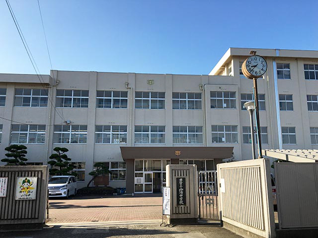中学校　山陽中学校（中学校）まで1966m
